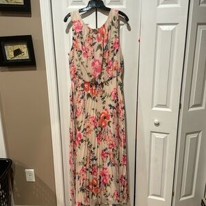 Gorgeous floral dressy maxi dress